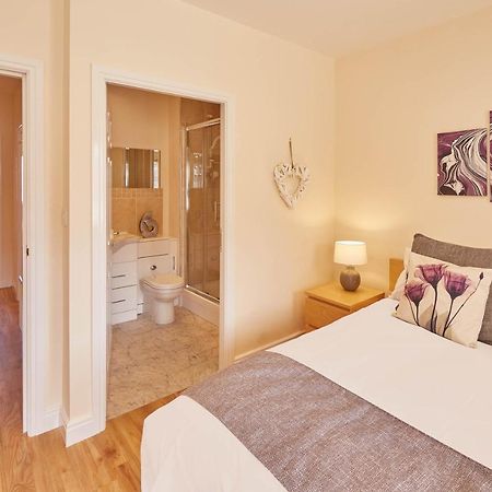 Host & Stay - The Scuttlebutt Townhouse Whitby Extérieur photo