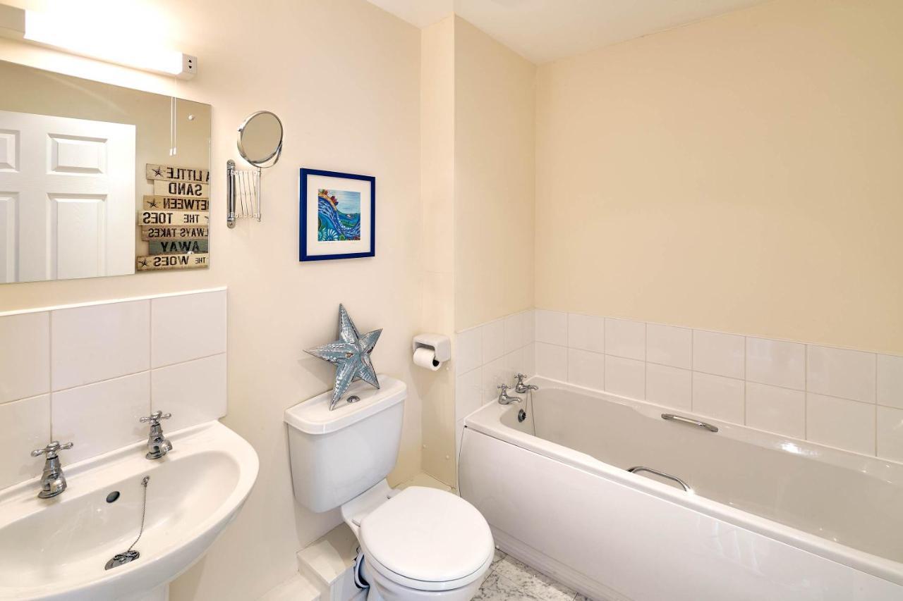 Host & Stay - The Scuttlebutt Townhouse Whitby Extérieur photo