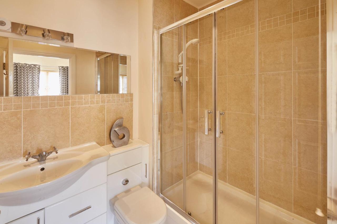 Host & Stay - The Scuttlebutt Townhouse Whitby Extérieur photo